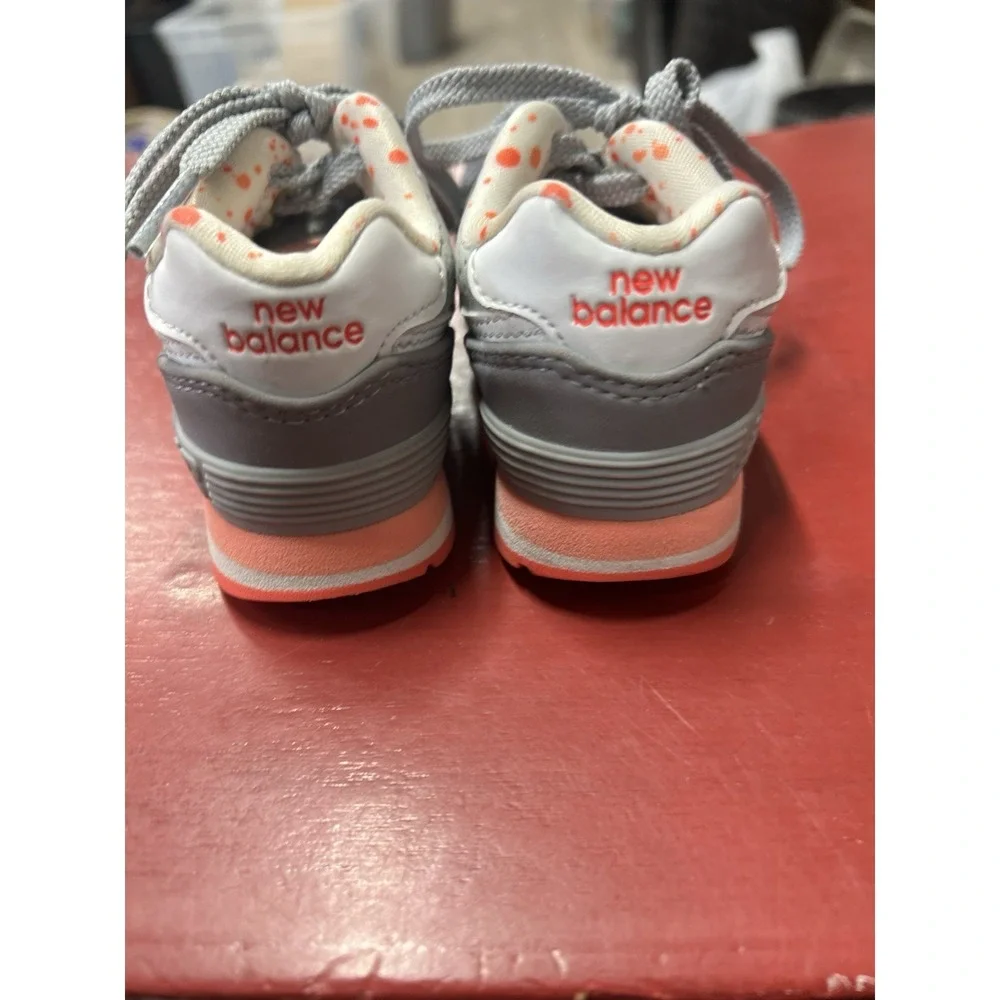 NEW BALANCE 574‎ LEATHER WALKING SHOES SIZE 5 M